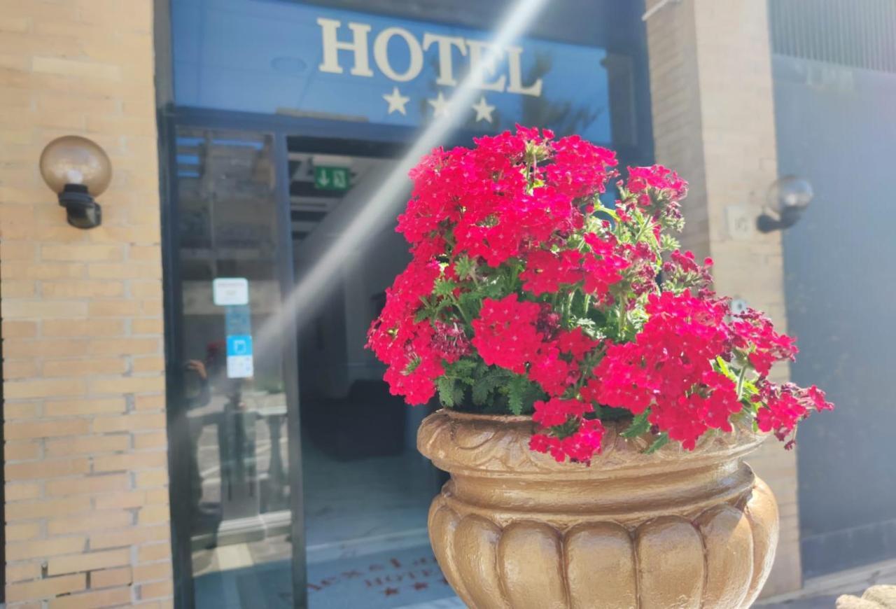 Alex & Lorenz Hotel Torvaianica Exterior photo